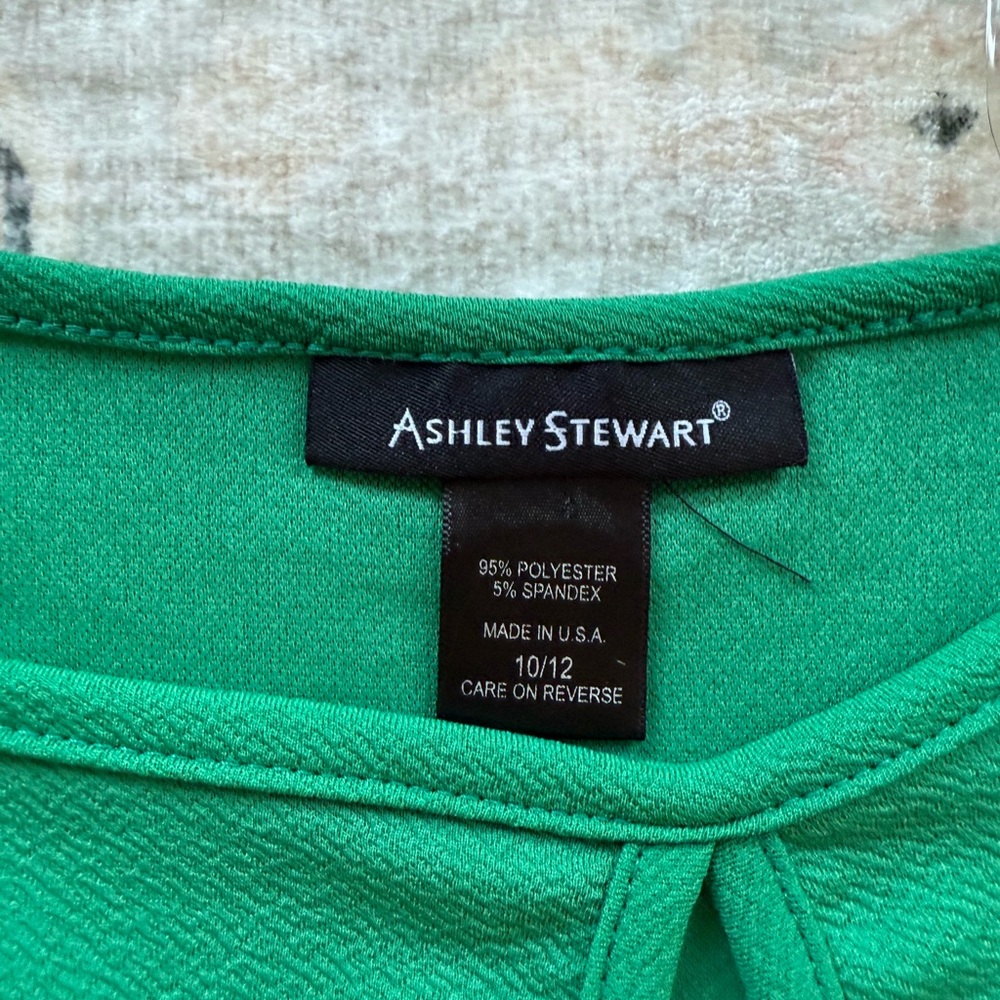 Green Ruffled Sleeve Top - Picture 3 of 3